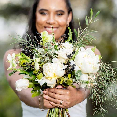 Regalando el Ramo de Novia